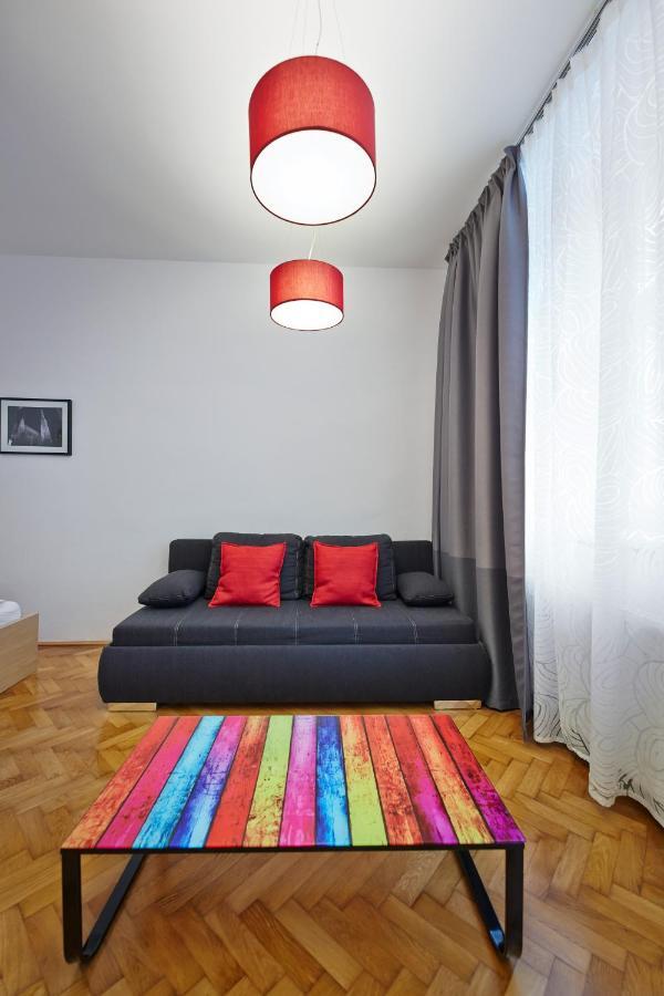 Stadthalle - Familycityapartment Wenen Buitenkant foto